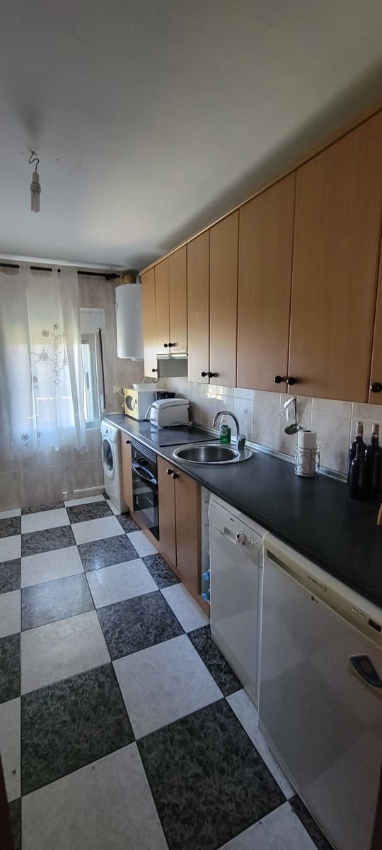 9 soveværelse Byhus til salg i Garciaz med garage - € 129.995 (Ref: 9860746)