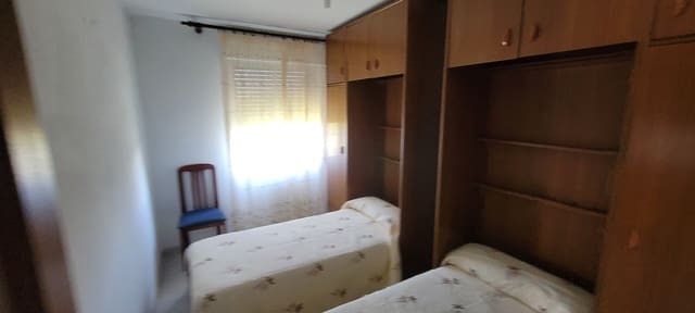 9 soveværelse Byhus til salg i Garciaz med garage - € 129.995 (Ref: 9860746)