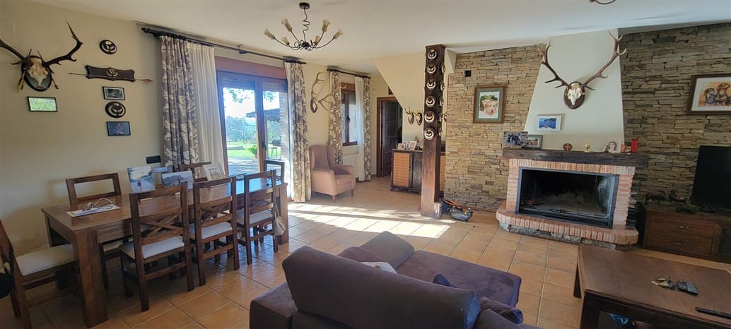 5 soverom Finca/Herregård til salgs i Deleitosa med svømmebasseng garasje - € 750 000 (Ref: 9872497)