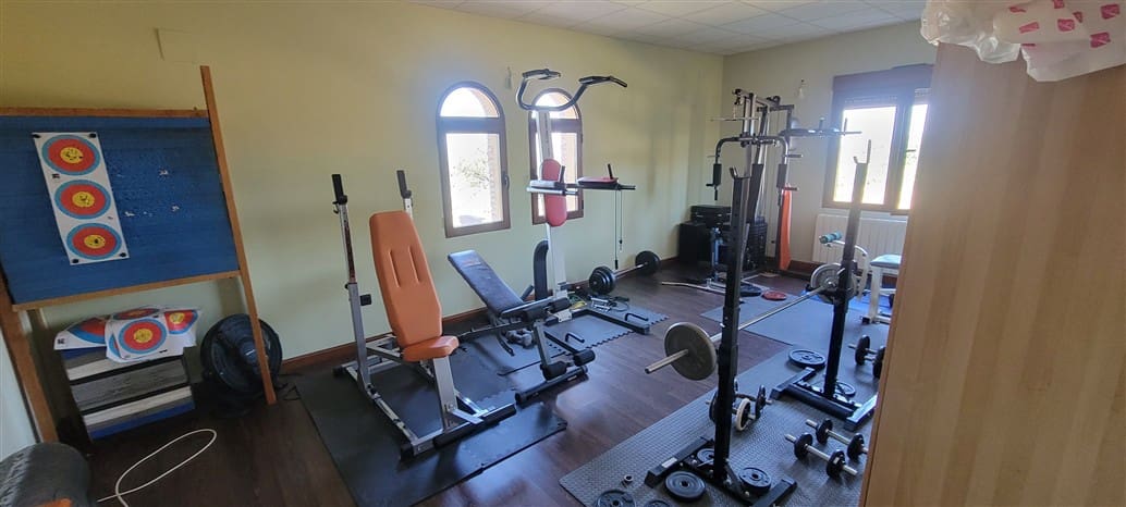 5 soverom Finca/Herregård til salgs i Deleitosa med svømmebasseng garasje - € 750 000 (Ref: 9872497)