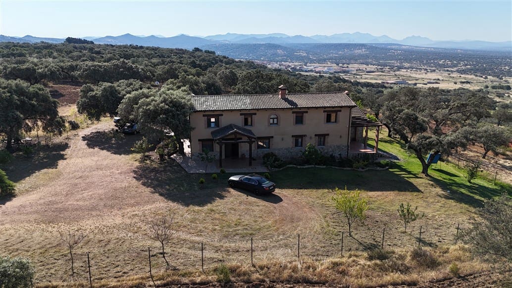 5 soverom Finca/Herregård til salgs i Deleitosa med svømmebasseng garasje - € 750 000 (Ref: 9872497)