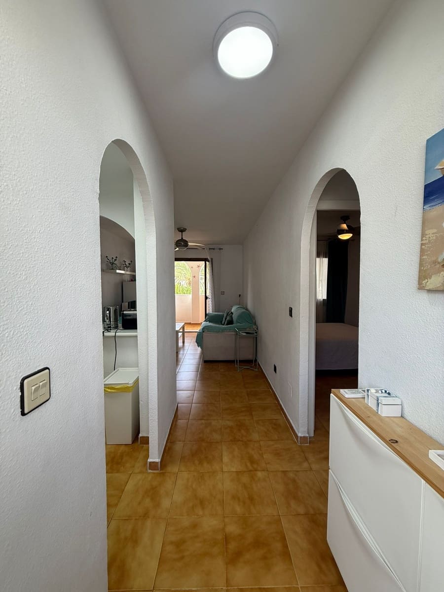 1 soverom Strandleiligheter til salgs i La Manga del Mar Menor med svømmebasseng garasje - € 119 500 (Ref: 9301473)