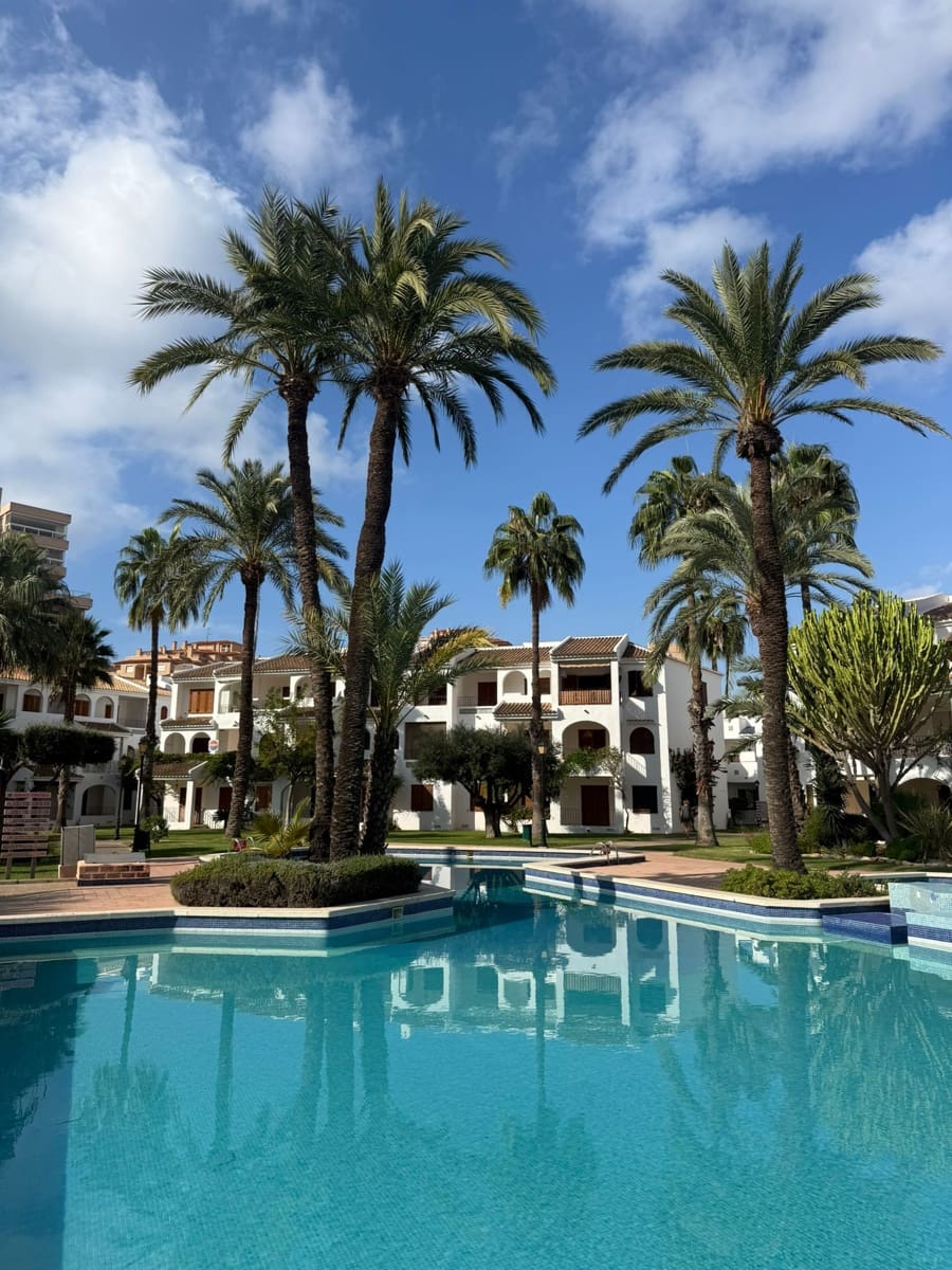 1 soverom Strandleiligheter til salgs i La Manga del Mar Menor med svømmebasseng garasje - € 119 500 (Ref: 9301473)