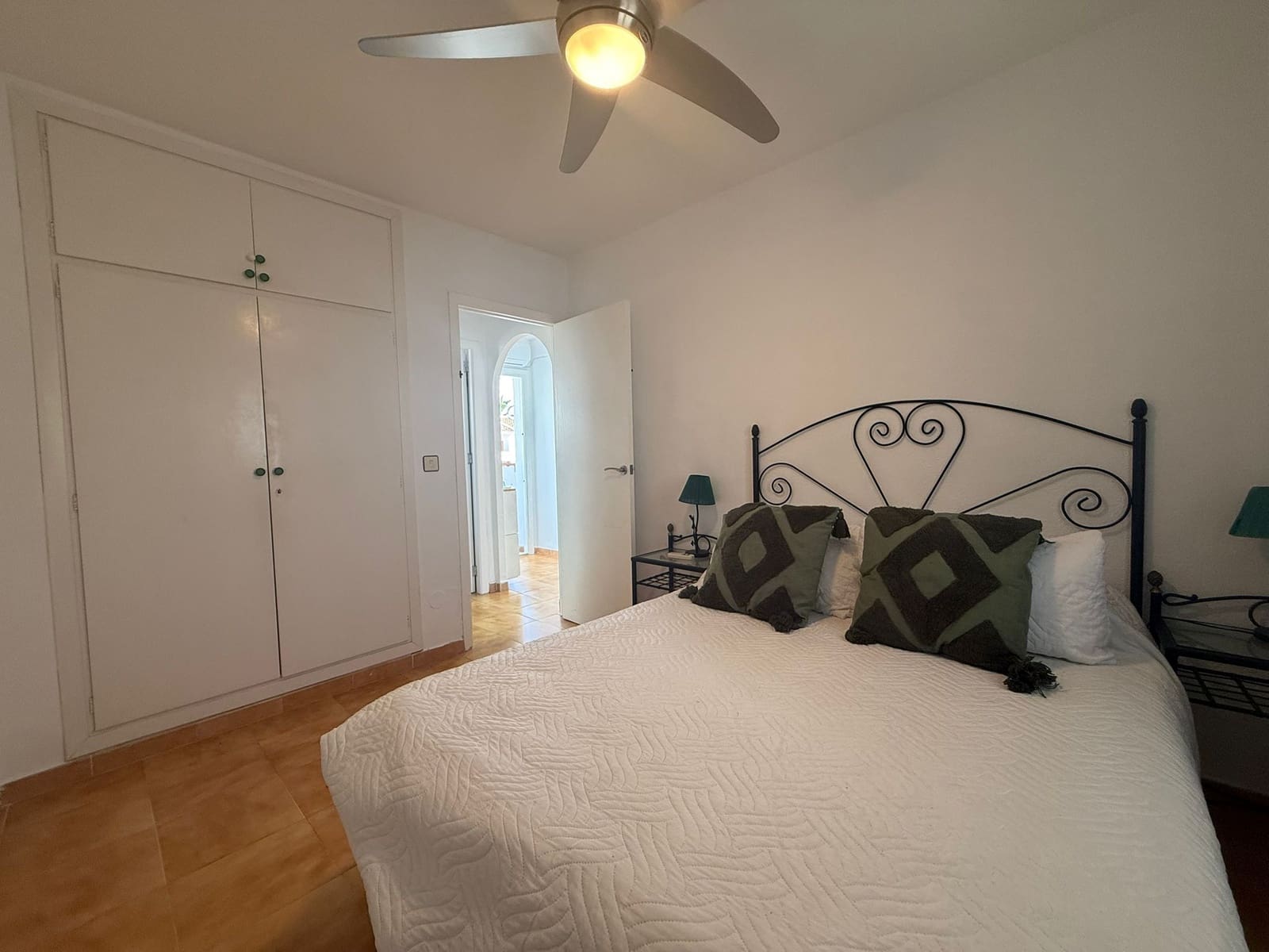 1 soverom Strandleiligheter til salgs i La Manga del Mar Menor med svømmebasseng garasje - € 119 500 (Ref: 9301473)