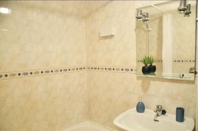 Apartment zu verkaufen in Centro, Torrevieja mit Pool - 92.000 € (Ref: 9394381)