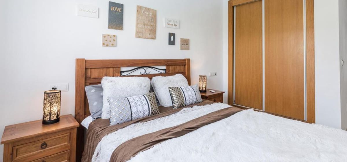 2 soverom Hus til salgs i Roldan med svømmebasseng - € 320 000 (Ref: 8897564)