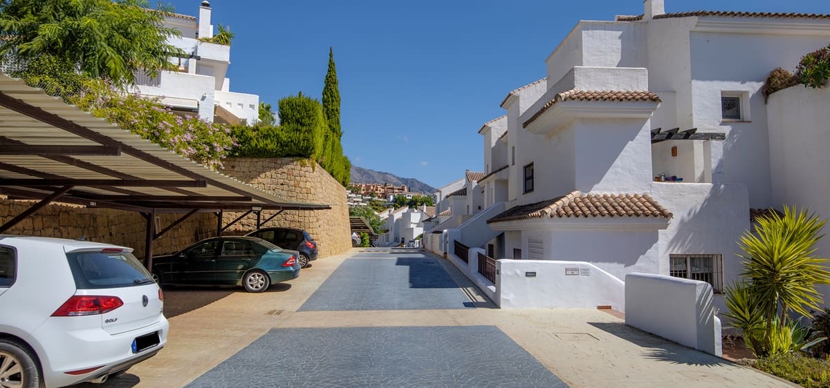 3 makuuhuone Kattohuoneisto myytävänä paikassa Nueva Andalucia mukana uima-altaan - 1 390 000 € (Ref: 9211370)