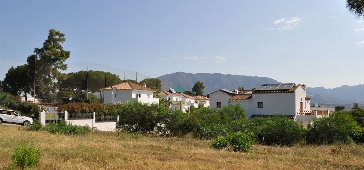 3 bedroom Villa for sale in La Cala de Mijas with pool - € 1,475,000 (Ref: 9311908)