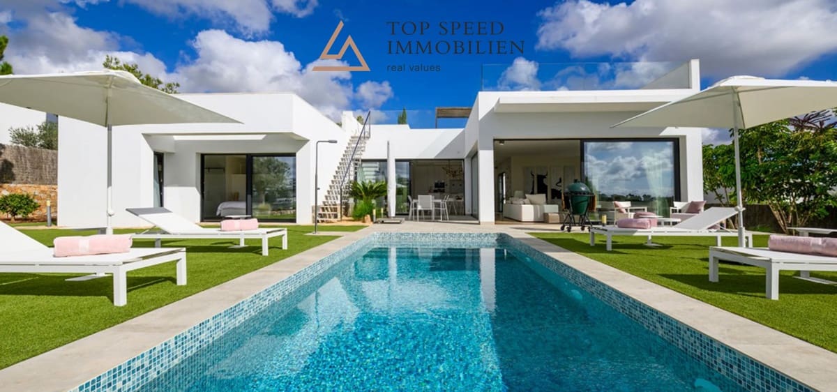 3 bedroom Villa for sale in Dehesa de Campoamor with pool - € 1,895,000 (Ref: 9691513)