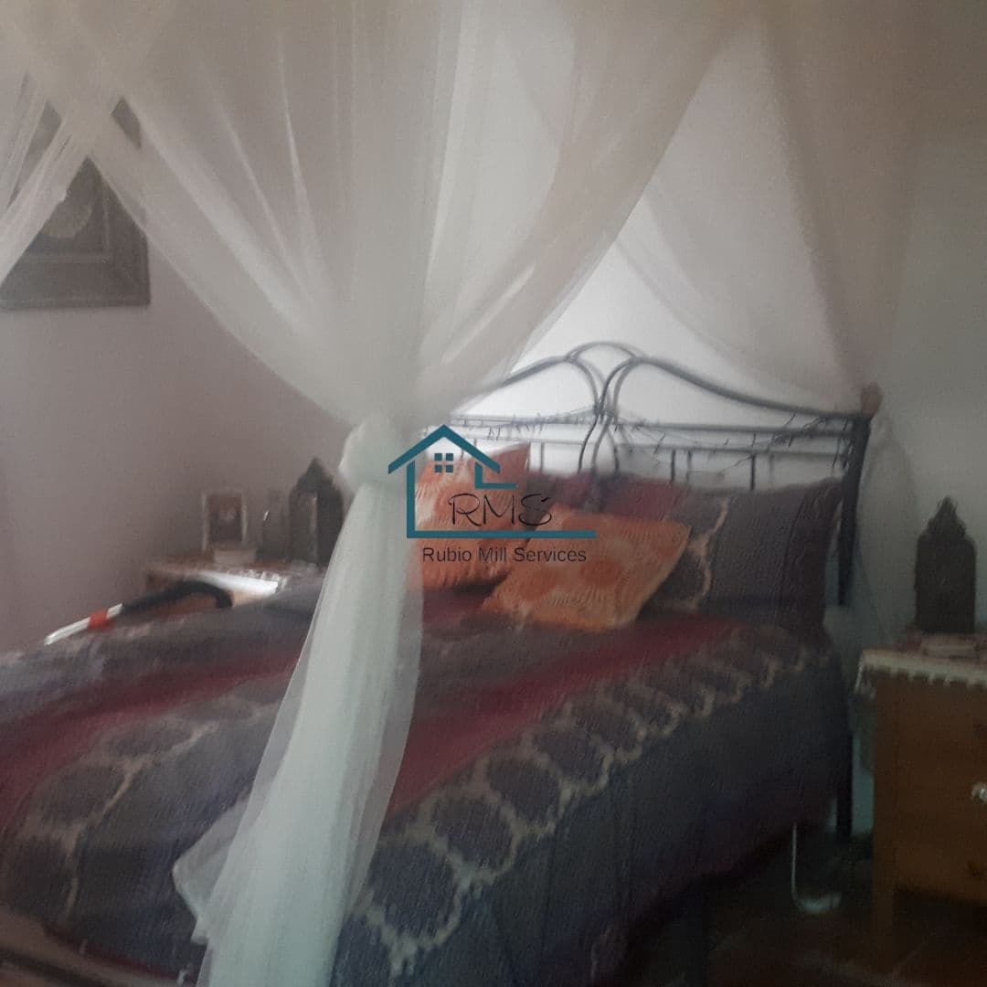 6 soveværelse Byhus til salg i Caniles - € 159.500 (Ref: 8602650)