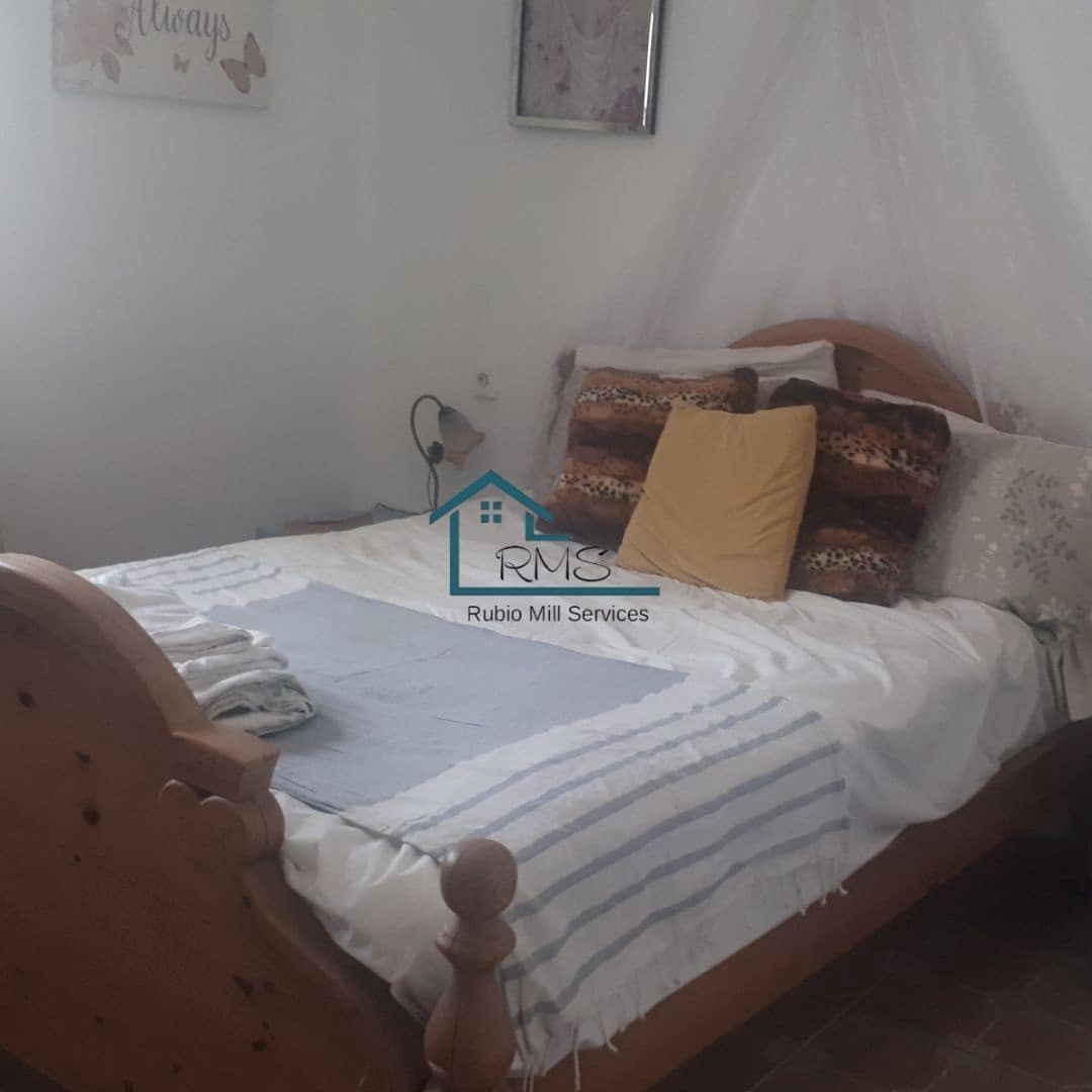 6 soveværelse Byhus til salg i Caniles - € 159.500 (Ref: 8602650)