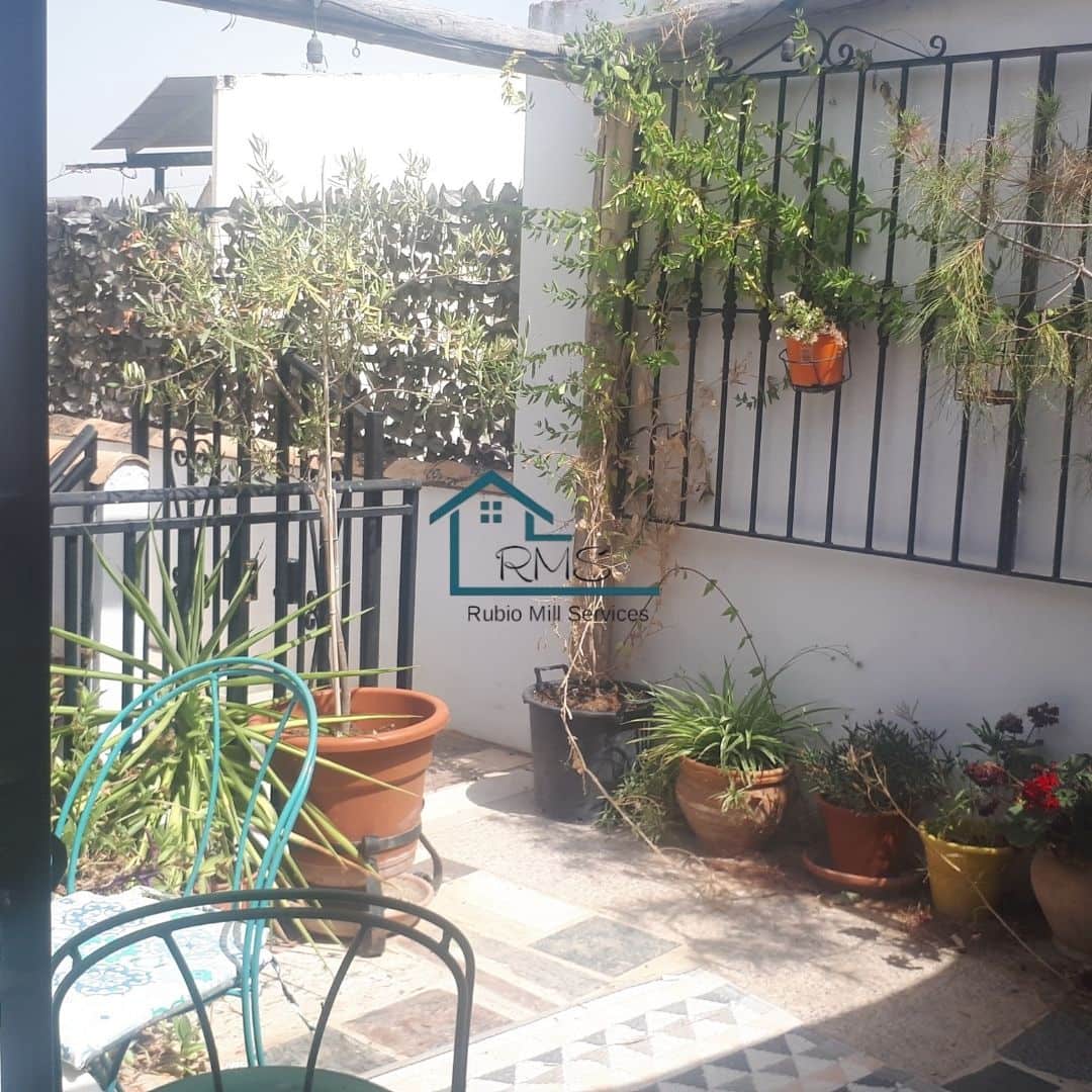 6 soveværelse Byhus til salg i Caniles - € 159.500 (Ref: 8602650)