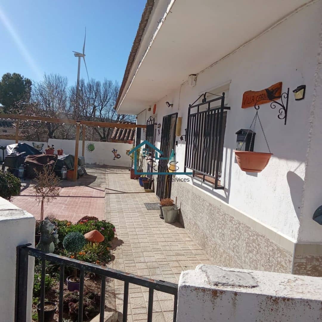 3 soveværelse Villa til salg i Seron med garage - € 99.000 (Ref: 8764616)