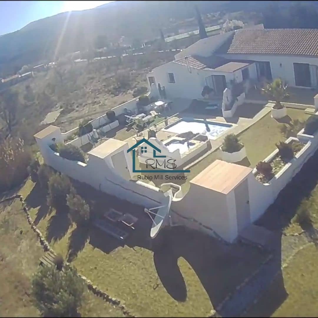 4 soveværelse Villa til salg i Seron med swimmingpool garage - € 374.995 (Ref: 8800545)