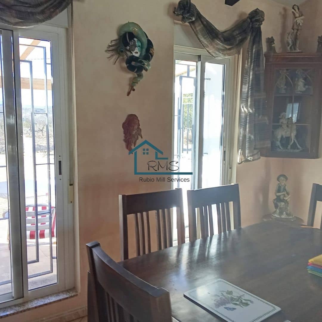 4 soveværelse Villa til salg i Seron med swimmingpool garage - € 374.995 (Ref: 8800545)