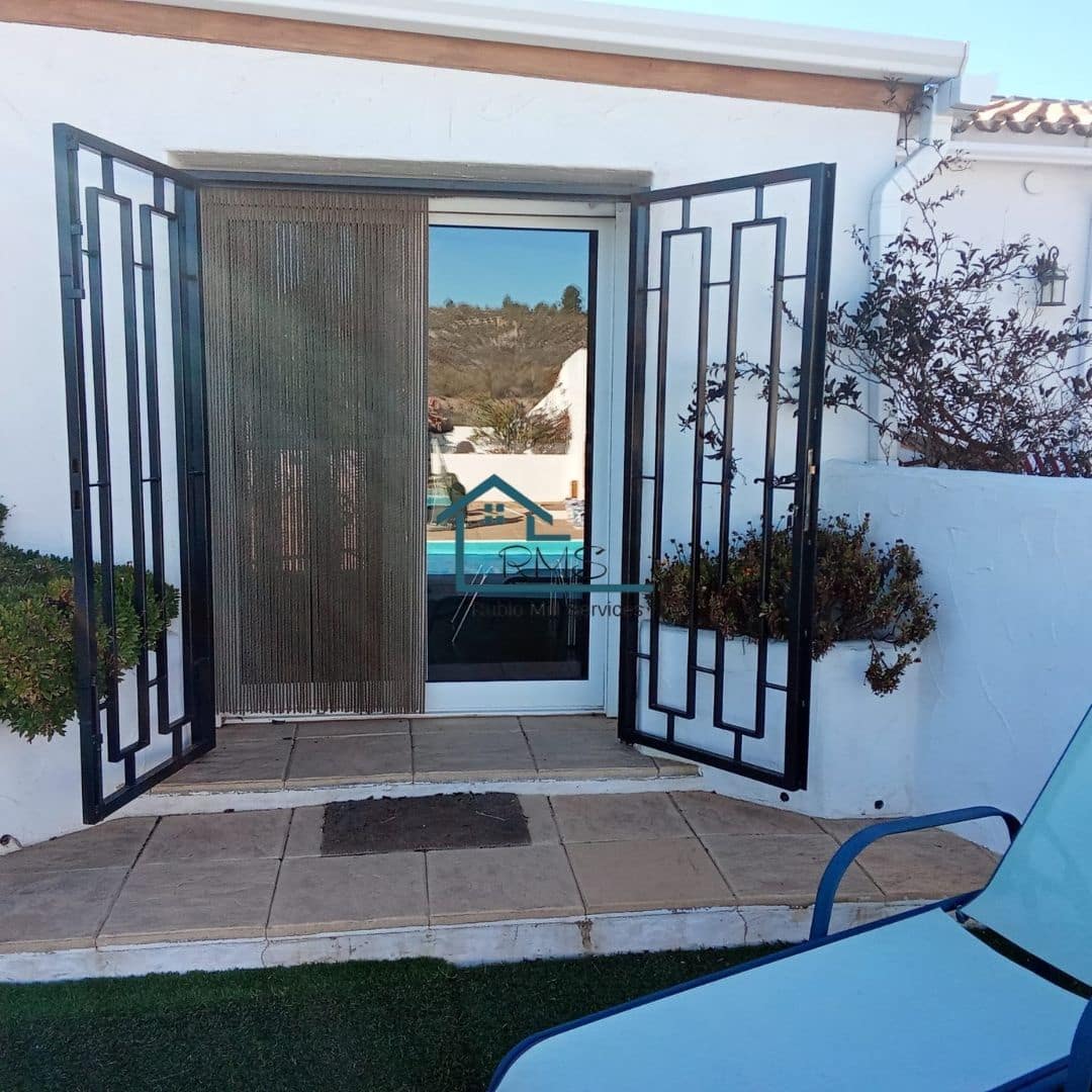 4 soveværelse Villa til salg i Seron med swimmingpool garage - € 374.995 (Ref: 8800545)