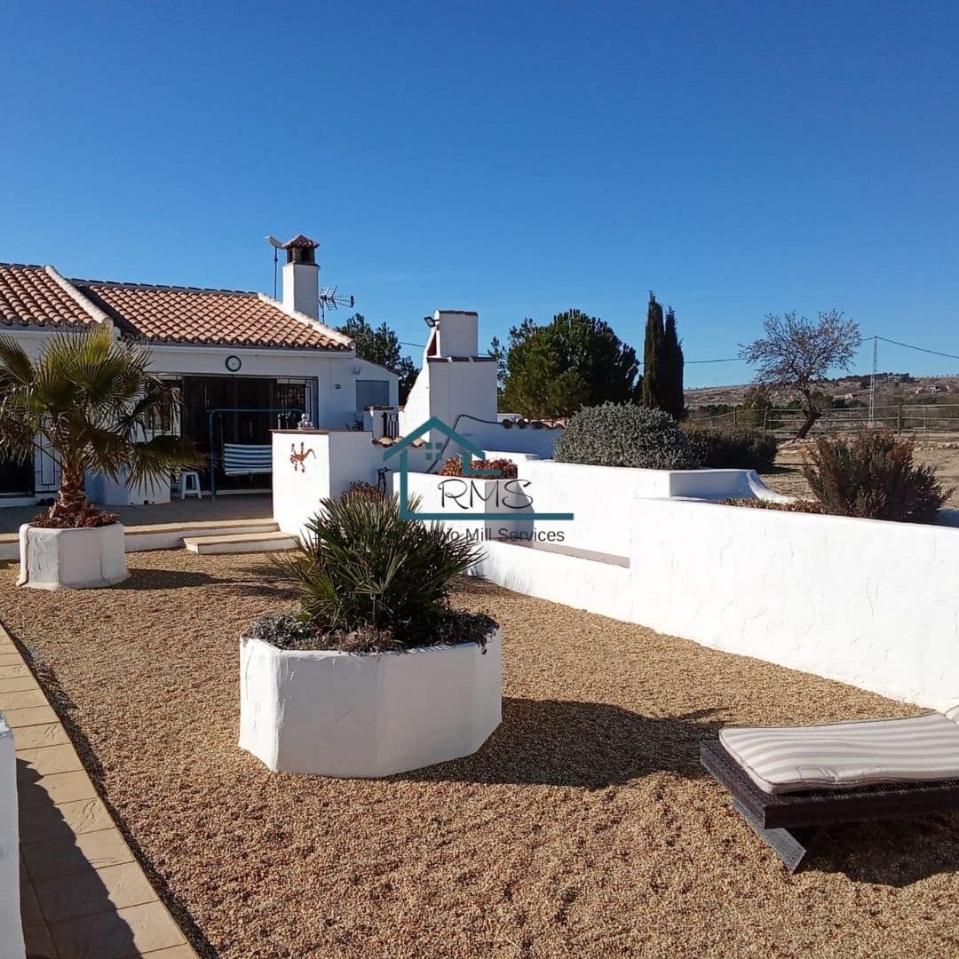 4 soveværelse Villa til salg i Seron med swimmingpool garage - € 374.995 (Ref: 8800545)