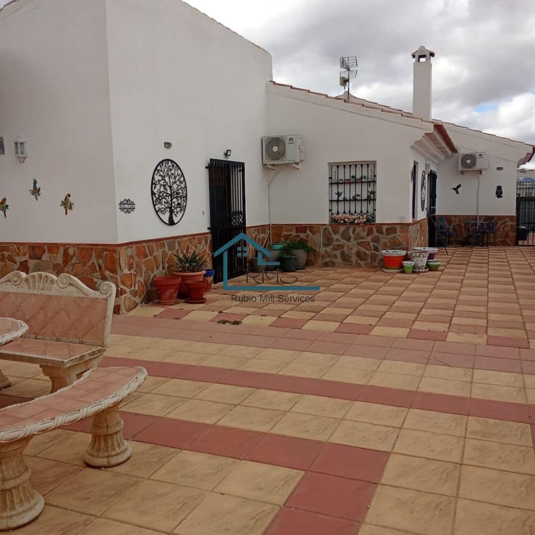 4 slaapkamer Villa te koop in Velez-Rubio met zwembad garage - € 330.000 (Ref: 8864131)