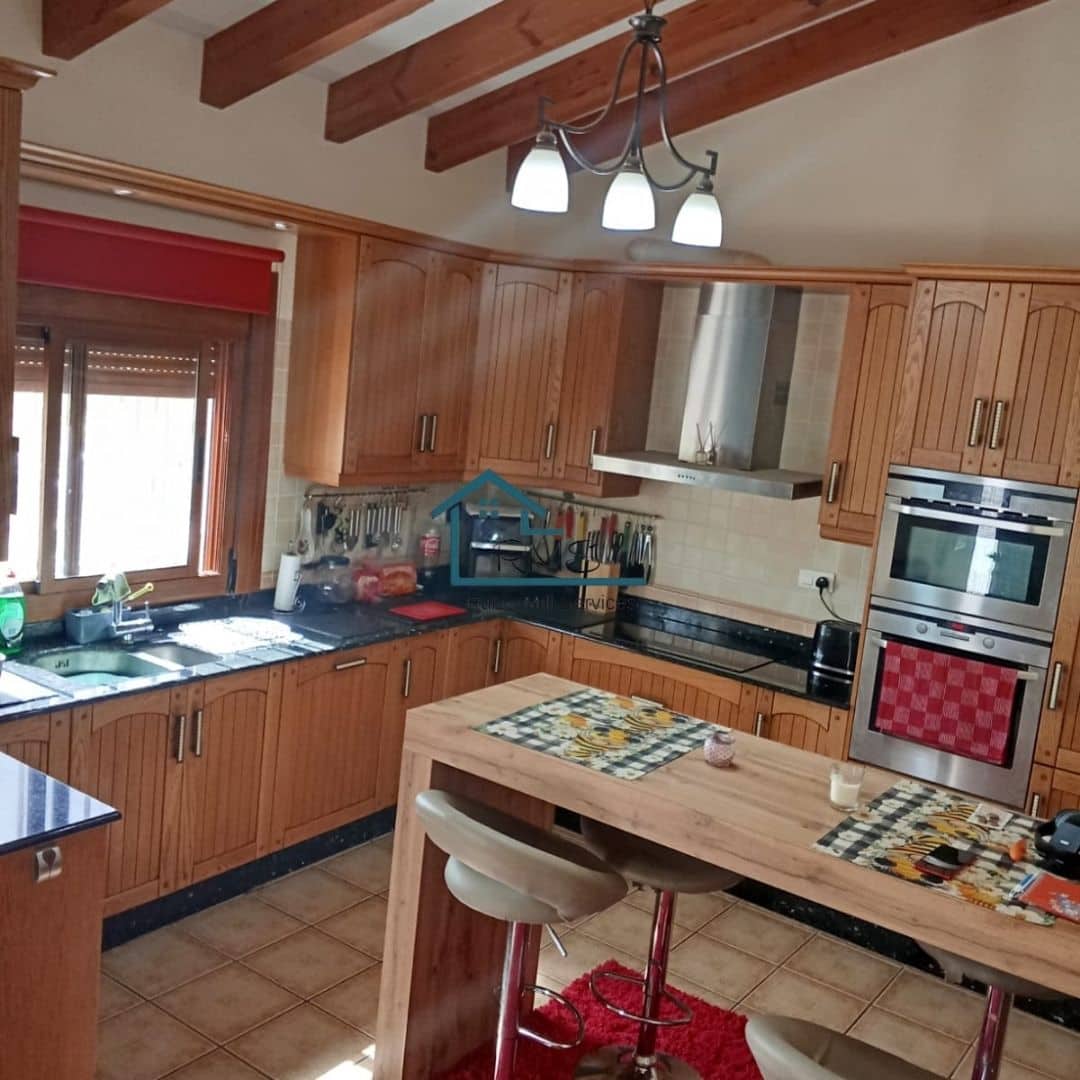 4 slaapkamer Villa te koop in Velez-Rubio met zwembad garage - € 330.000 (Ref: 8864131)