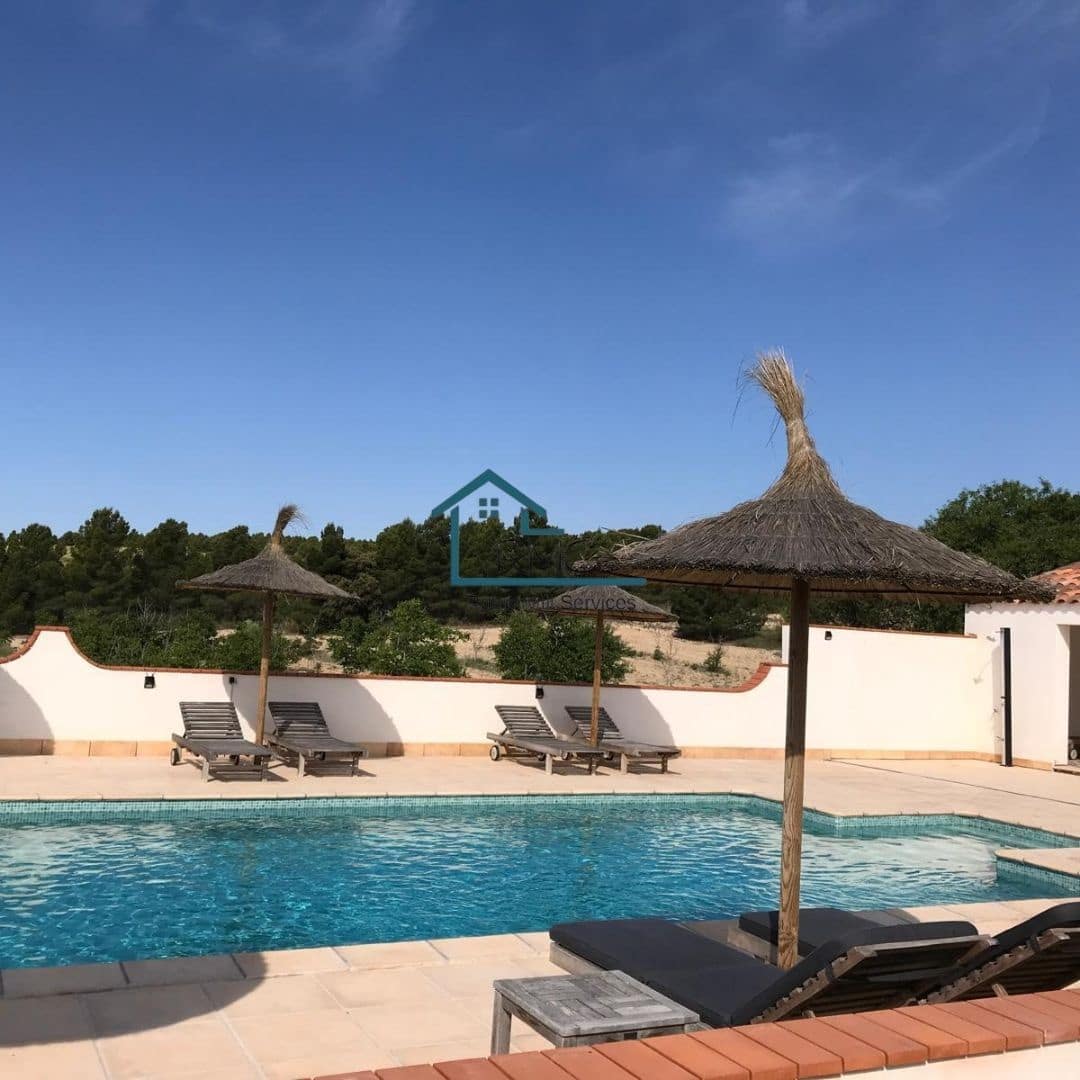 6 soveværelse Finca/Landehus til salg i Chirivel med swimmingpool garage - € 530.000 (Ref: 8971248)