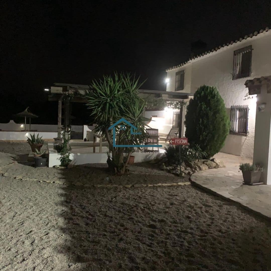 6 soveværelse Finca/Landehus til salg i Chirivel med swimmingpool garage - € 530.000 (Ref: 8971248)