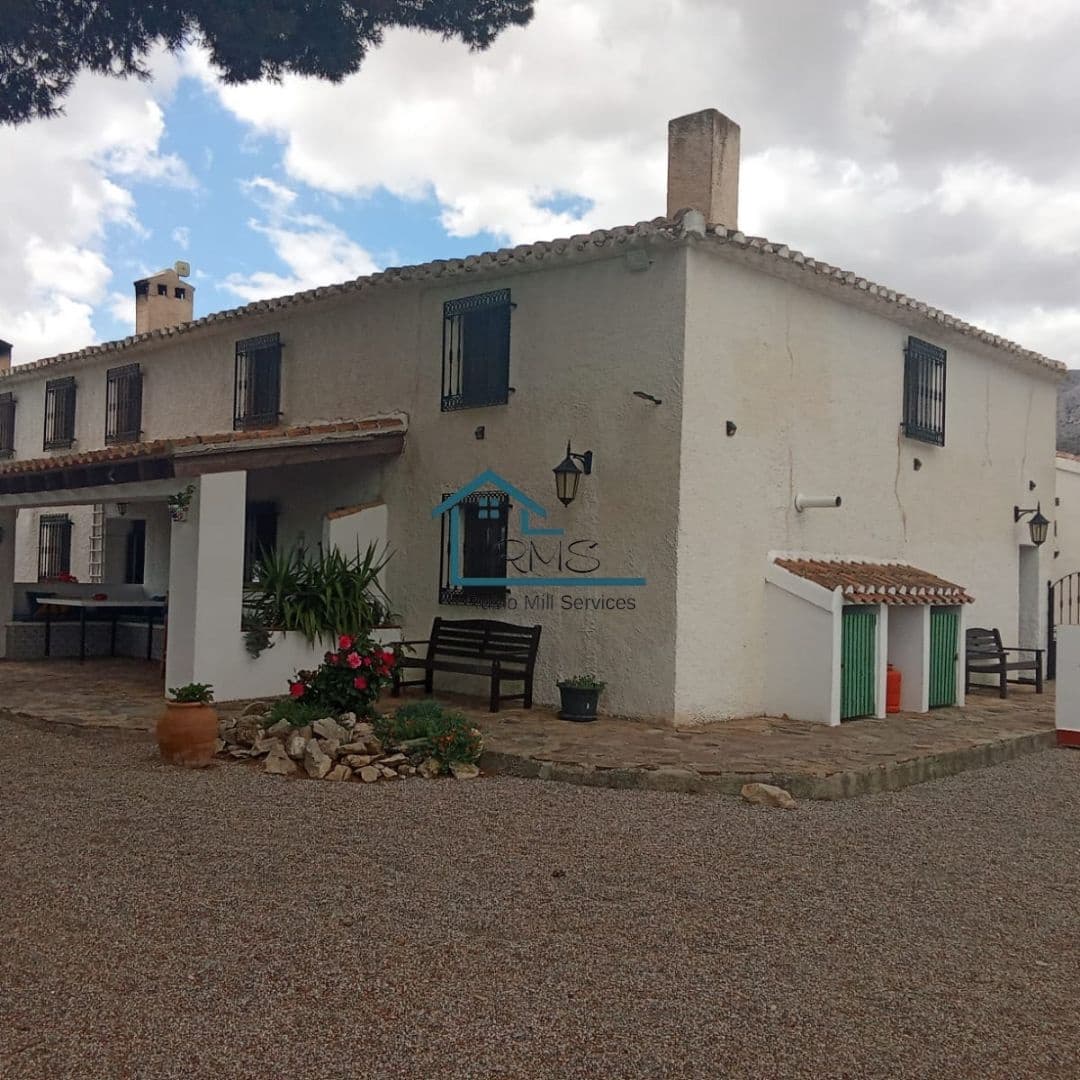 6 soveværelse Finca/Landehus til salg i Chirivel med swimmingpool garage - € 530.000 (Ref: 8971248)