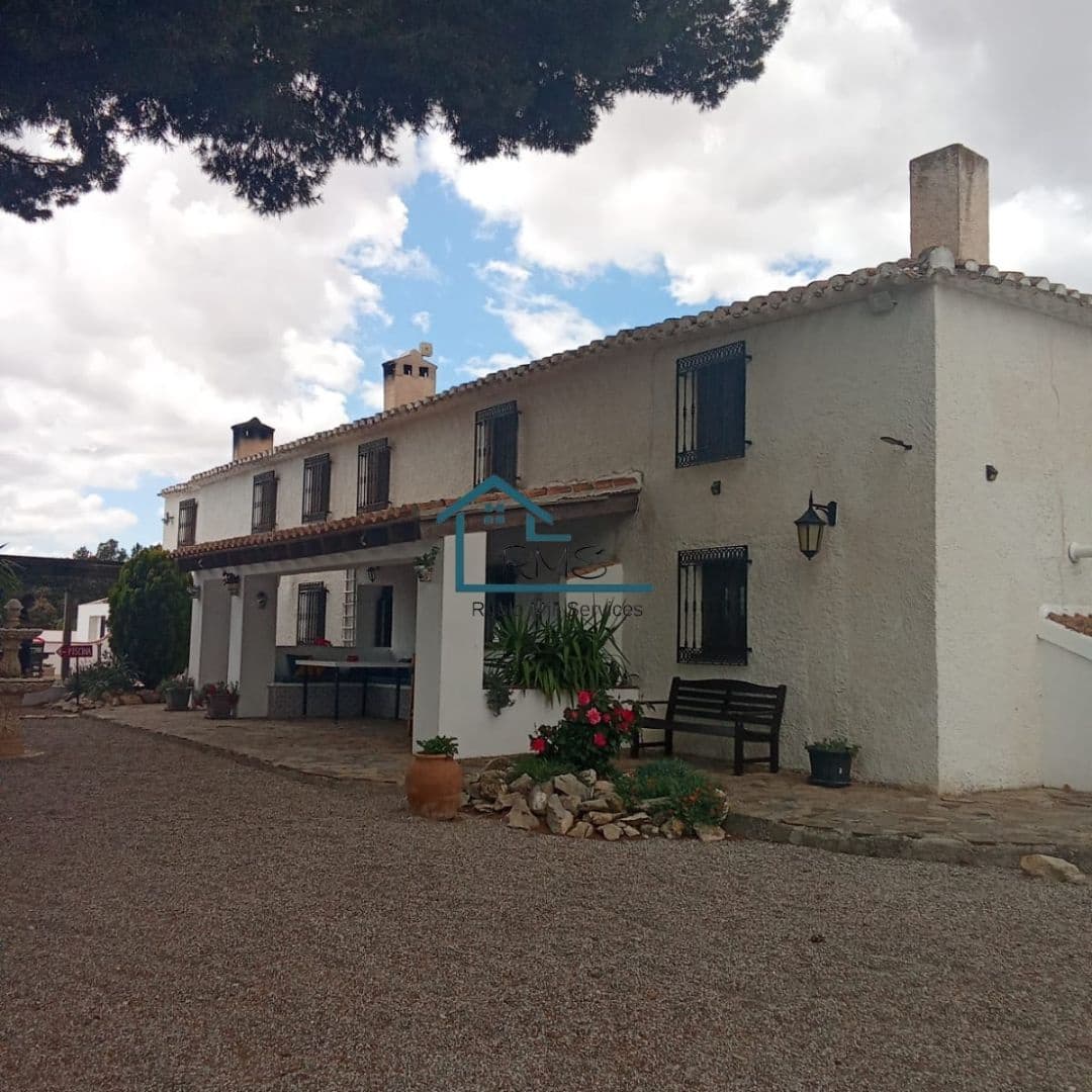 6 soveværelse Finca/Landehus til salg i Chirivel med swimmingpool garage - € 530.000 (Ref: 8971248)