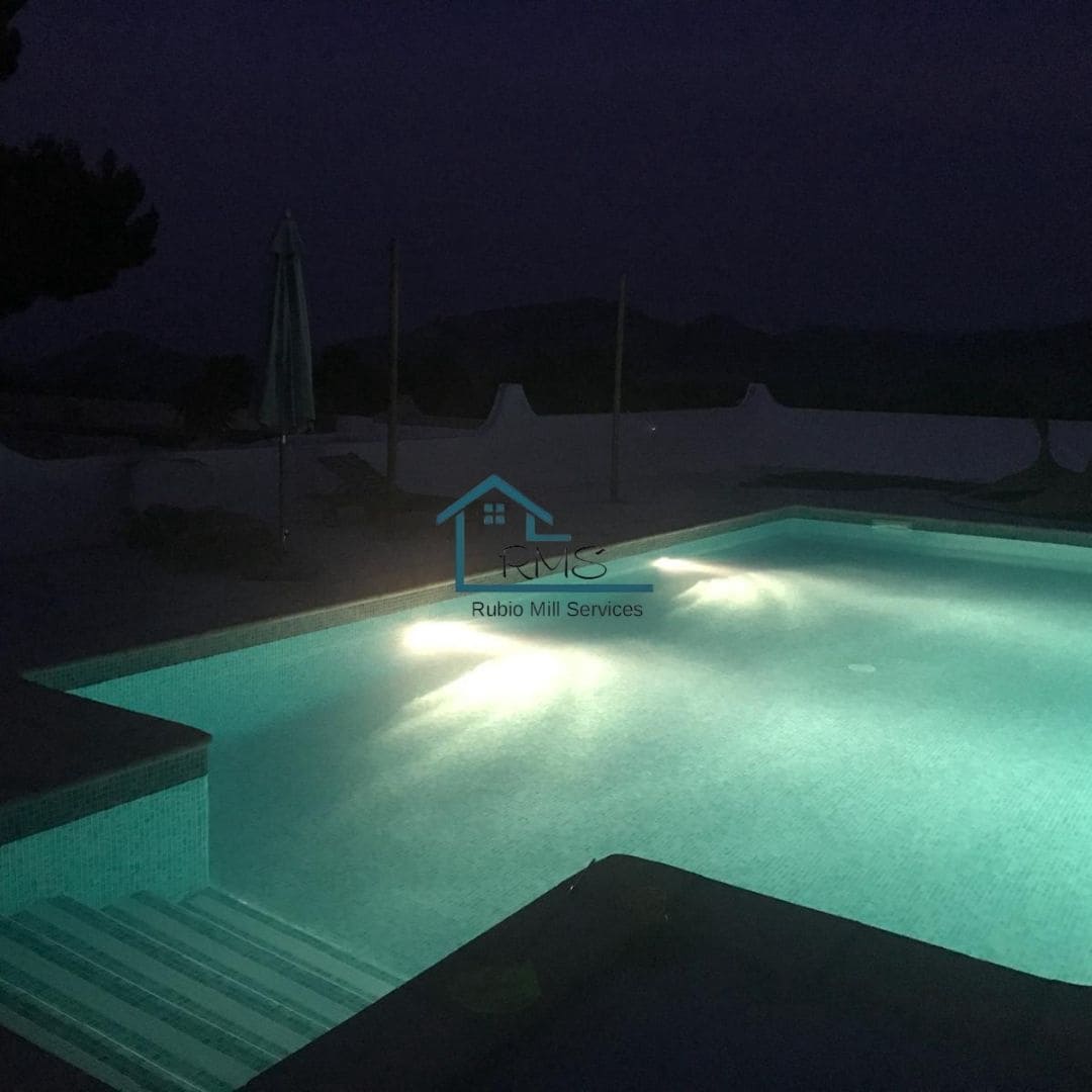 6 soveværelse Finca/Landehus til salg i Chirivel med swimmingpool garage - € 530.000 (Ref: 8971248)