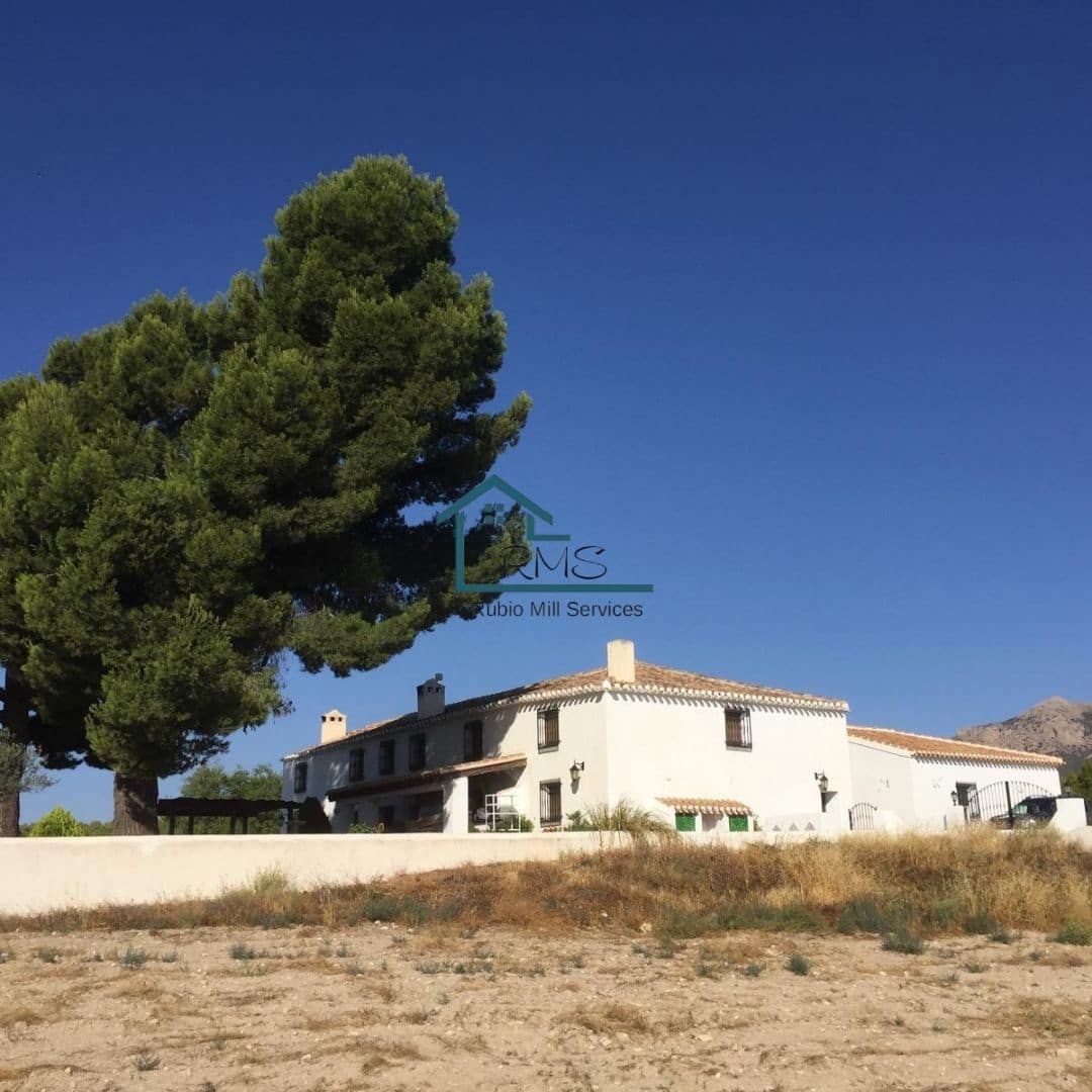 6 soveværelse Finca/Landehus til salg i Chirivel med swimmingpool garage - € 530.000 (Ref: 8971248)