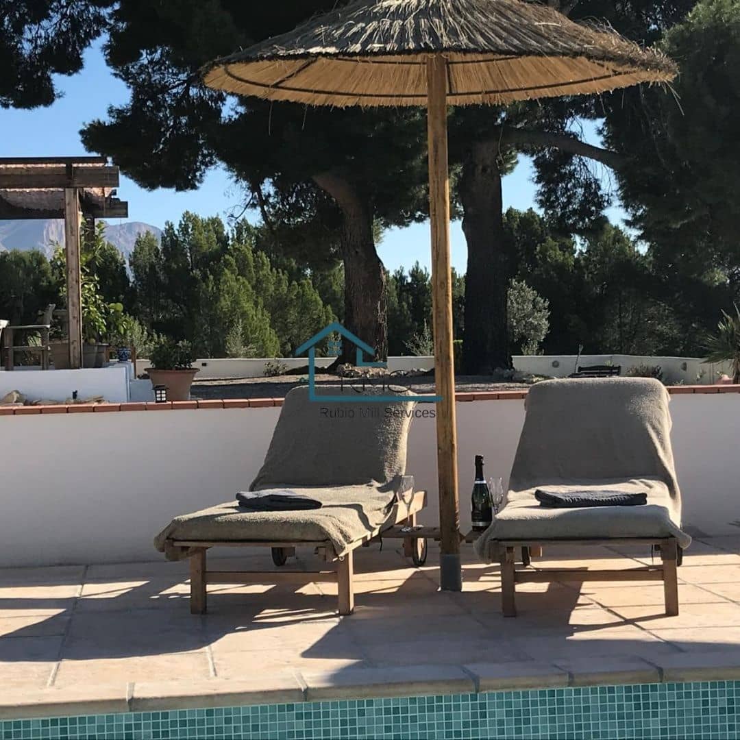 6 soveværelse Finca/Landehus til salg i Chirivel med swimmingpool garage - € 530.000 (Ref: 8971248)