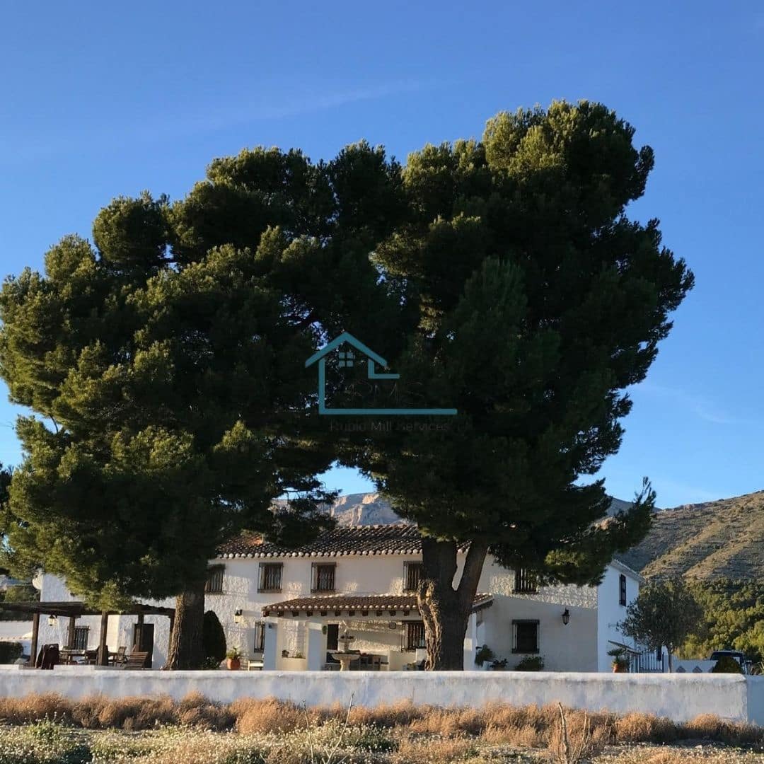 6 soveværelse Finca/Landehus til salg i Chirivel med swimmingpool garage - € 530.000 (Ref: 8971248)