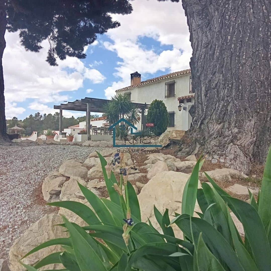 6 soveværelse Finca/Landehus til salg i Chirivel med swimmingpool garage - € 530.000 (Ref: 8971248)