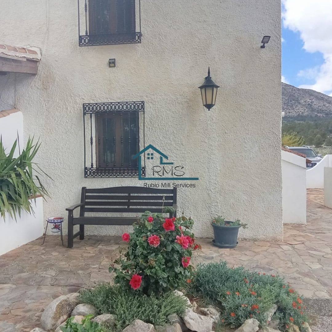 6 soveværelse Finca/Landehus til salg i Chirivel med swimmingpool garage - € 530.000 (Ref: 8971248)