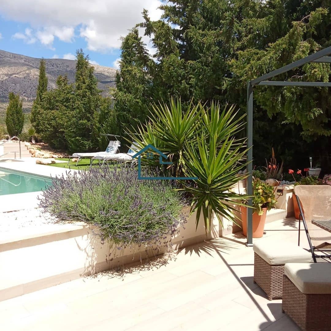 3 bedroom Villa for sale in Velez-Rubio with pool garage - € 320,000 (Ref: 8994375)