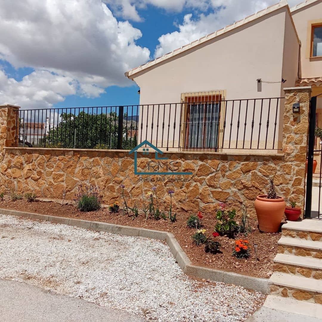 3 bedroom Villa for sale in Velez-Rubio with pool garage - € 320,000 (Ref: 8994375)
