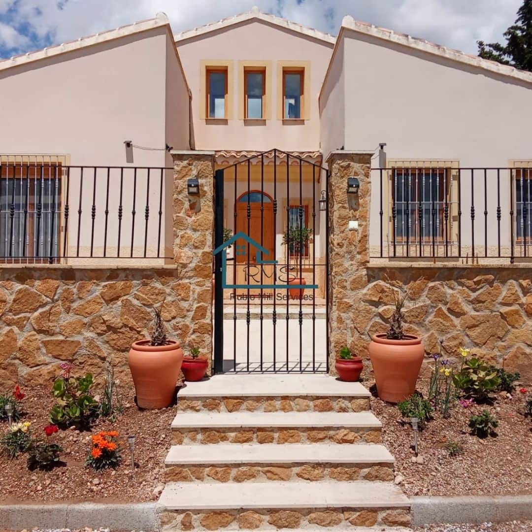 3 bedroom Villa for sale in Velez-Rubio with pool garage - € 320,000 (Ref: 8994375)