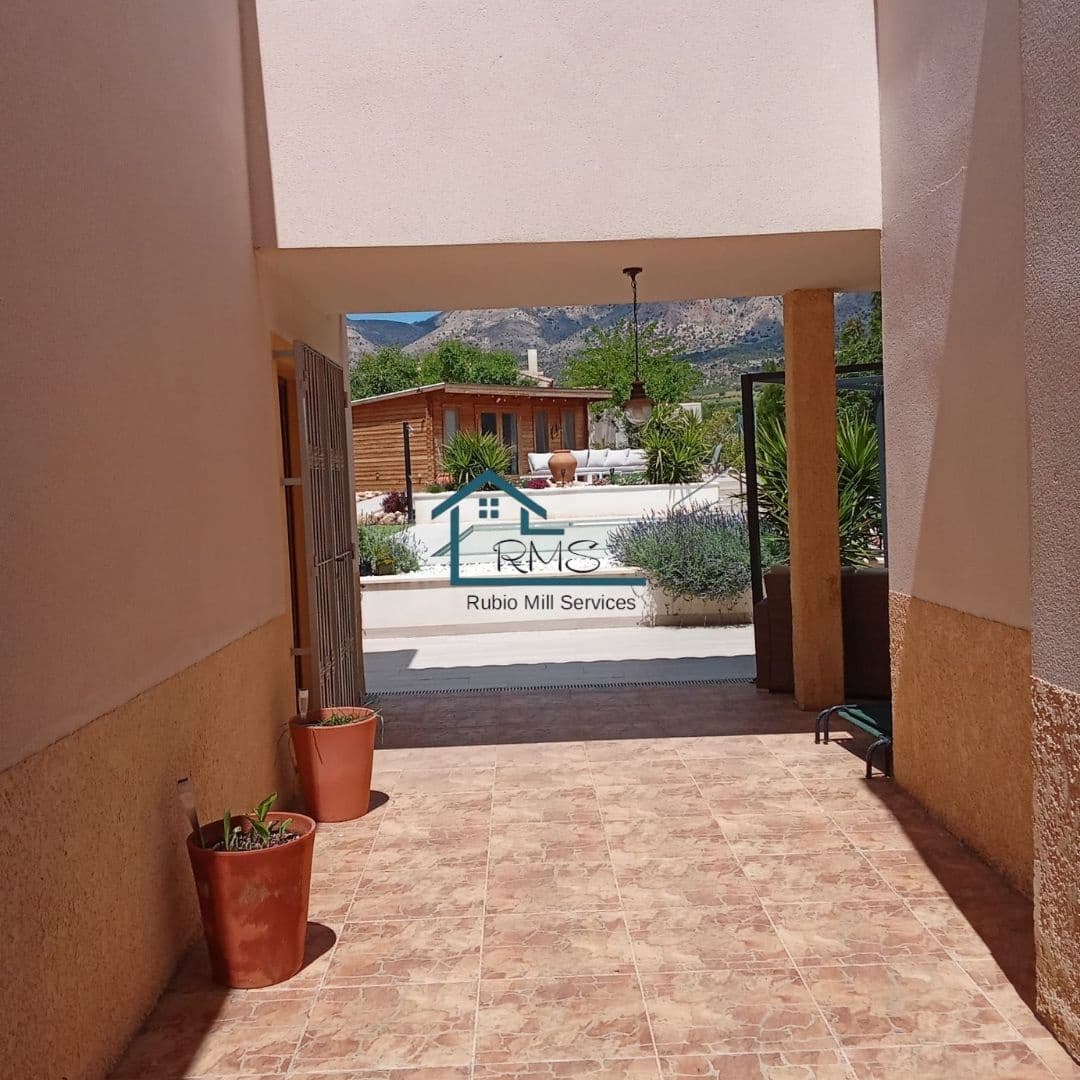 3 bedroom Villa for sale in Velez-Rubio with pool garage - € 320,000 (Ref: 8994375)