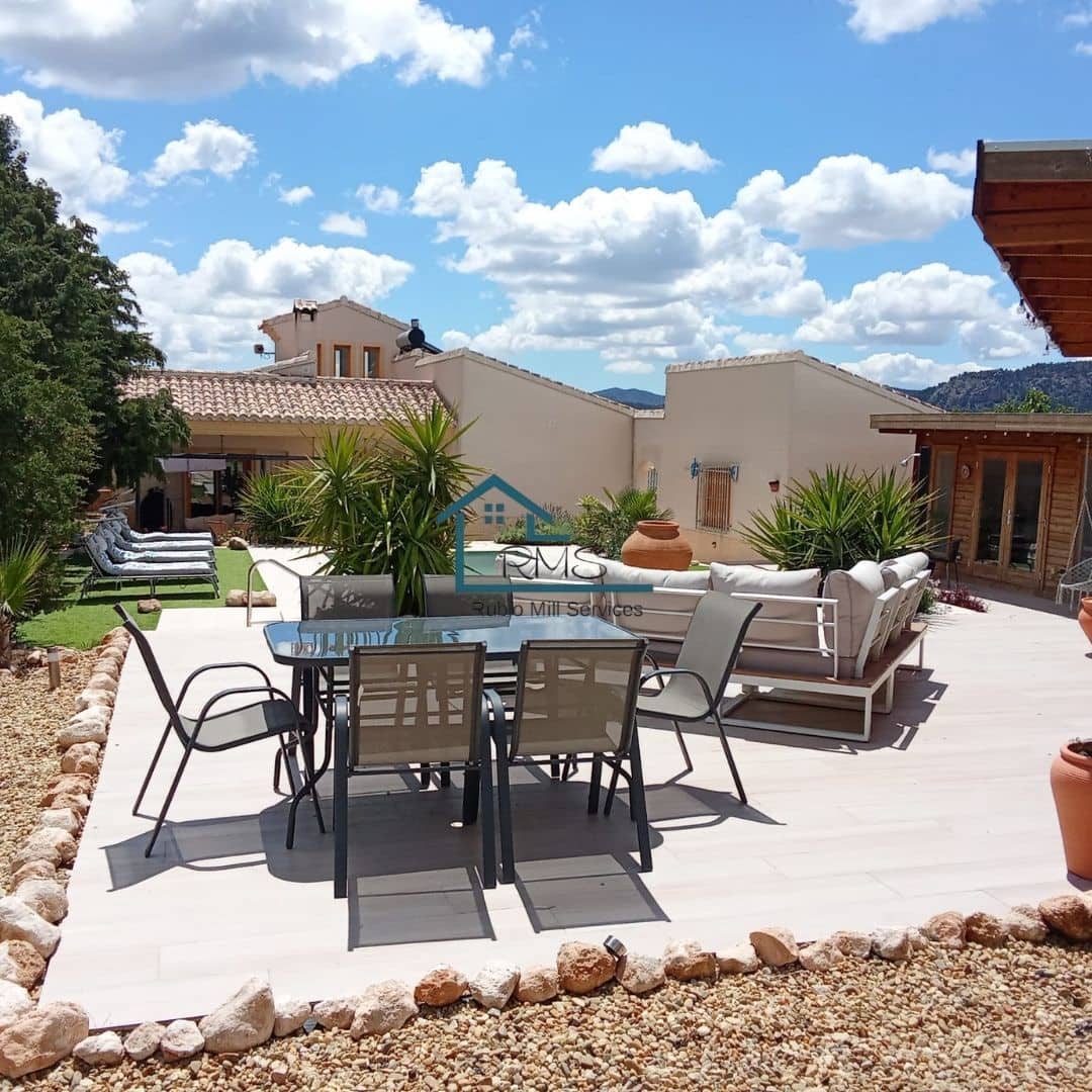 3 bedroom Villa for sale in Velez-Rubio with pool garage - € 320,000 (Ref: 8994375)