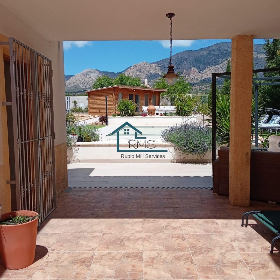 3 bedroom Villa for sale in Velez-Rubio with pool garage - € 320,000 (Ref: 8994375)