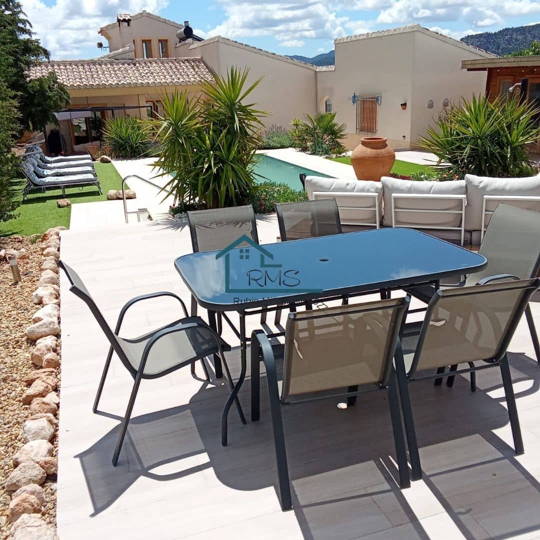 3 bedroom Villa for sale in Velez-Rubio with pool garage - € 320,000 (Ref: 8994375)