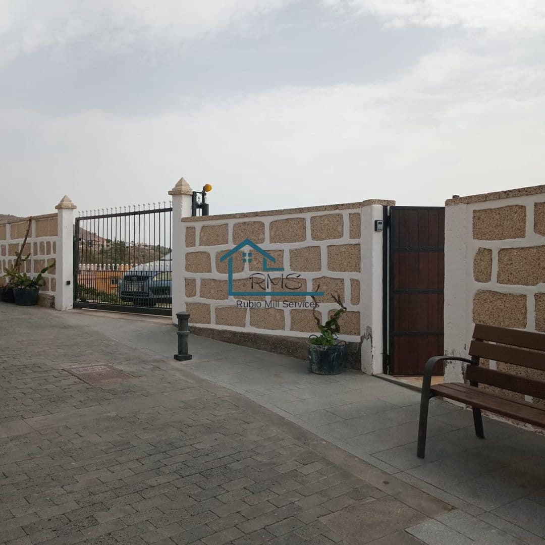 4 soveværelse Villa til salg i Granadilla de Abona med swimmingpool - € 595.000 (Ref: 9218817)