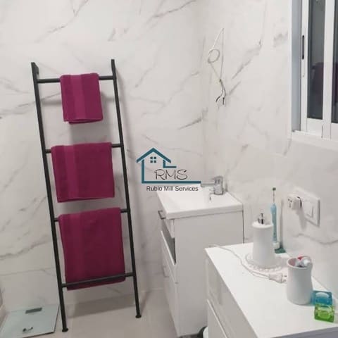 3 slaapkamer Villa te koop in Vélez-Rubio met zwembad garage - € 229.000 (Ref: 9417832)