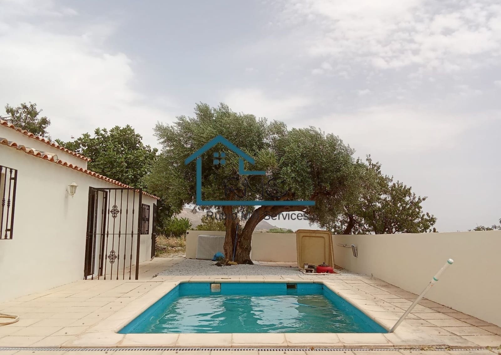 8 bedroom Villa for sale in Velez-Blanco with pool garage - € 499,950 (Ref: 9961758)