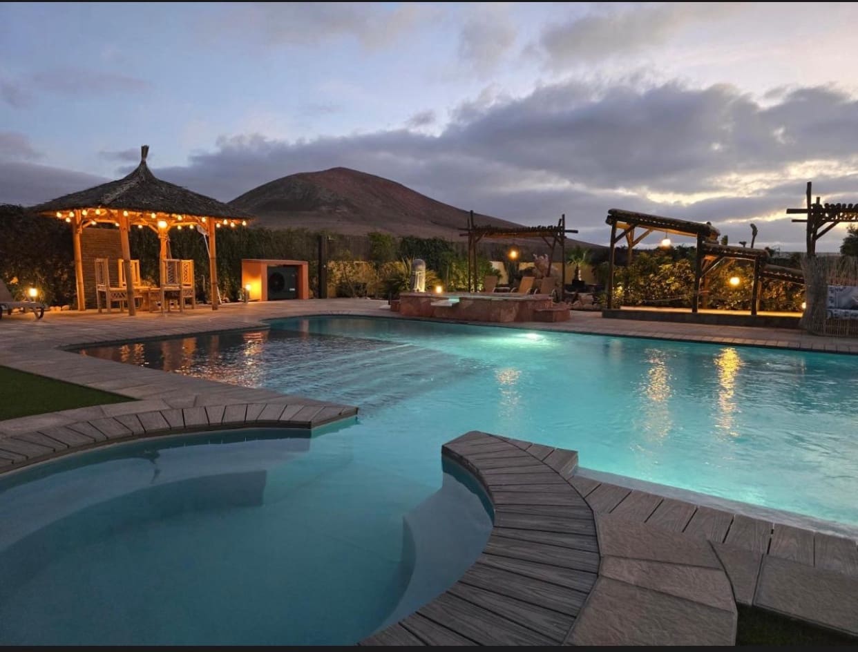 8 slaapkamer Finca/Landhuis te koop in Puerto del Rosario met zwembad garage - € 1.149.000 (Ref: 9436281)