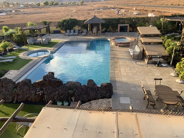 8 bedroom Finca/Country House for sale in Puerto del Rosario with pool garage - € 1,149,000 (Ref: 9436281)