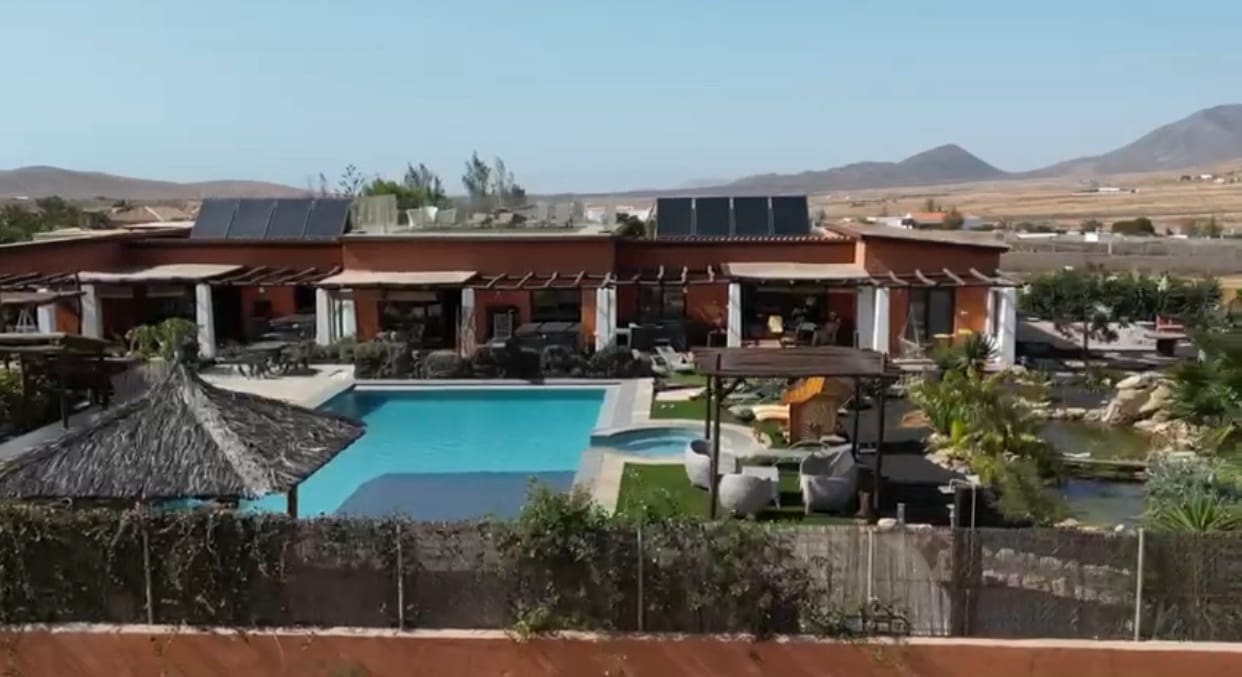 8 slaapkamer Finca/Landhuis te koop in Puerto del Rosario met zwembad garage - € 1.149.000 (Ref: 9436281)