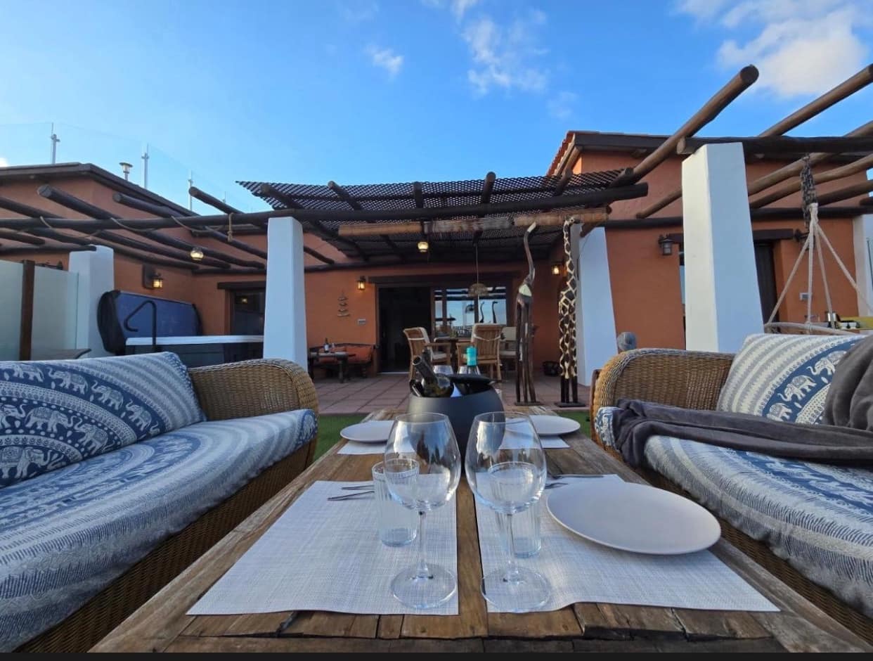 8 slaapkamer Finca/Landhuis te koop in Puerto del Rosario met zwembad garage - € 1.149.000 (Ref: 9436281)