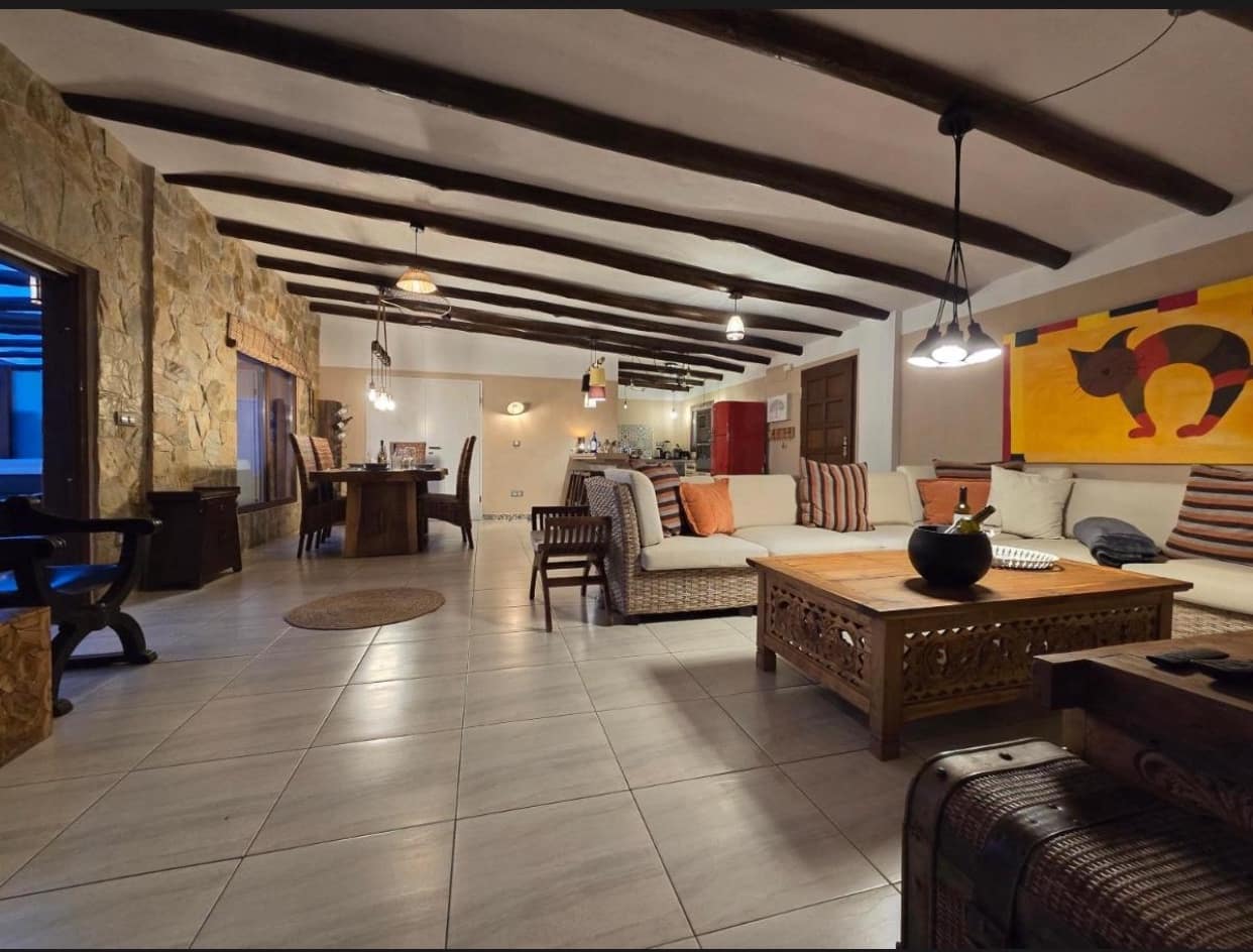 8 slaapkamer Finca/Landhuis te koop in Puerto del Rosario met zwembad garage - € 1.149.000 (Ref: 9436281)