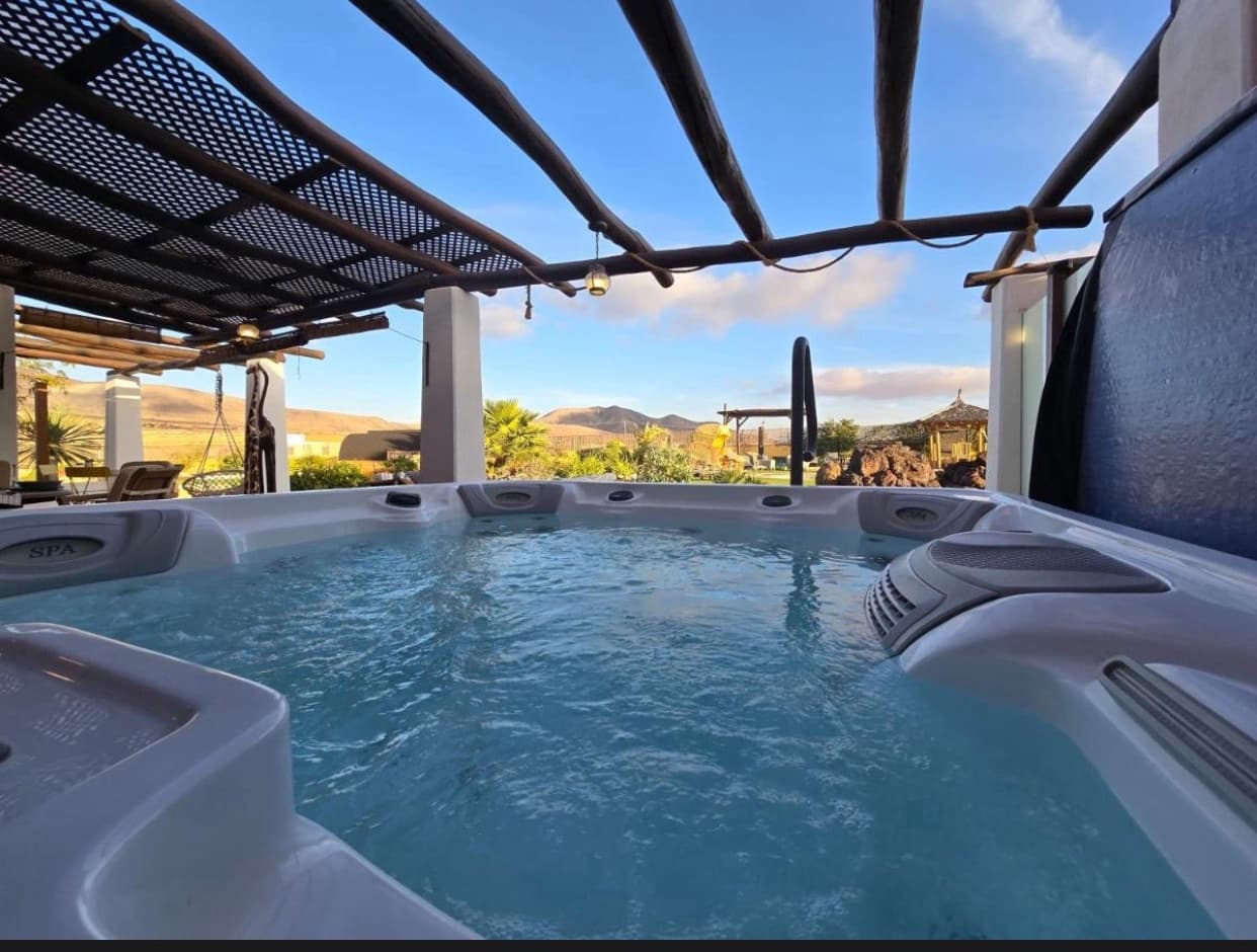 8 slaapkamer Finca/Landhuis te koop in Puerto del Rosario met zwembad garage - € 1.149.000 (Ref: 9436281)