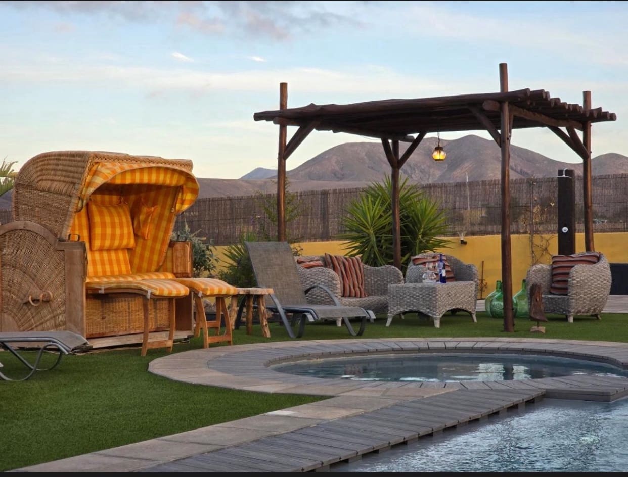 8 slaapkamer Finca/Landhuis te koop in Puerto del Rosario met zwembad garage - € 1.149.000 (Ref: 9436281)